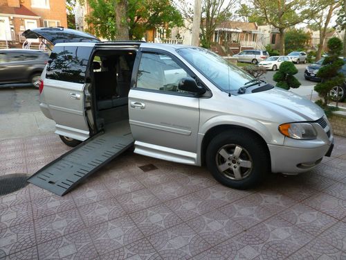 2007 dodge grand caravan sxt wheelchair handicap mobility ramp van