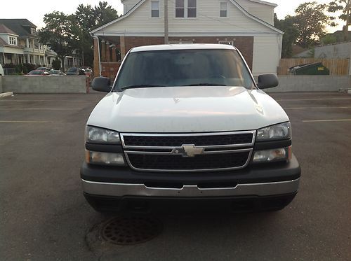 2006 chevrolet silverado 1500 wt standard cab pickup 2-door 4.3l short box