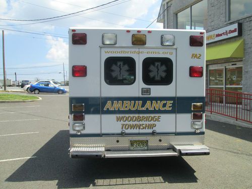 2005 ford e350 super duty ambulance in mint condition  ambulance