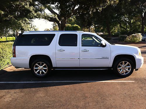 2011 GMC Yukon XL 1500 Denali Sport Utility 4-Door 6.2L, image 2