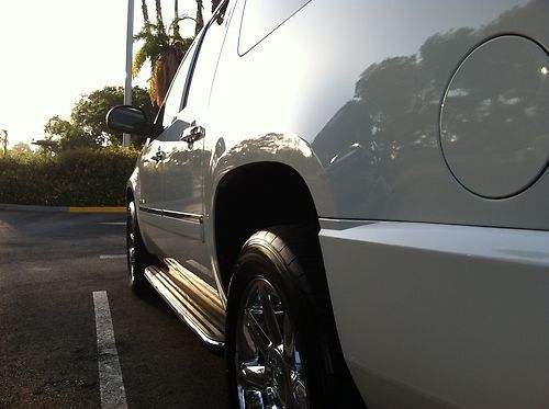 2011 GMC Yukon XL 1500 Denali Sport Utility 4-Door 6.2L, image 8