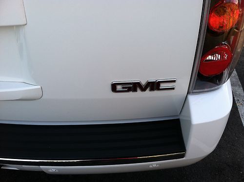 2011 GMC Yukon XL 1500 Denali Sport Utility 4-Door 6.2L, image 11