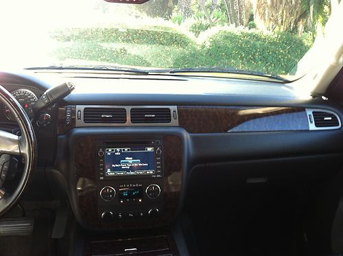 2011 GMC Yukon XL 1500 Denali Sport Utility 4-Door 6.2L, image 13