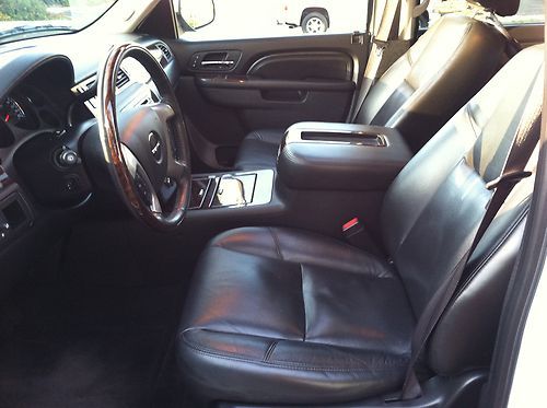 2011 GMC Yukon XL 1500 Denali Sport Utility 4-Door 6.2L, image 17