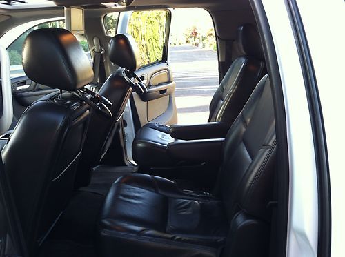 2011 GMC Yukon XL 1500 Denali Sport Utility 4-Door 6.2L, image 19