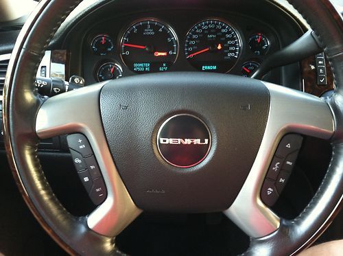 2011 GMC Yukon XL 1500 Denali Sport Utility 4-Door 6.2L, image 24