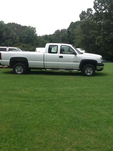 2007 silverado 2500hd white in good condition