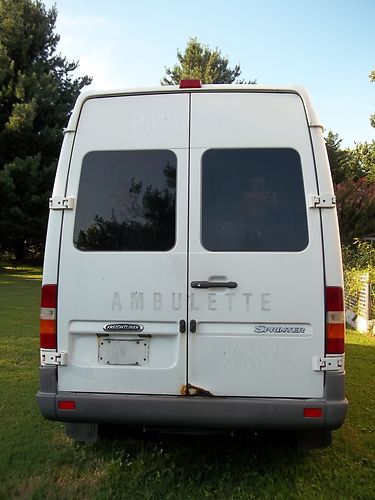 2005 freightliner sprinter dodge  2500 cargo van 140 white