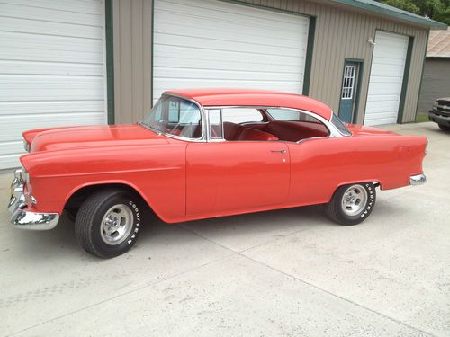 1955 chevy 2dr hardtop, v8 auto, nice original car, very rust free, gypsy red