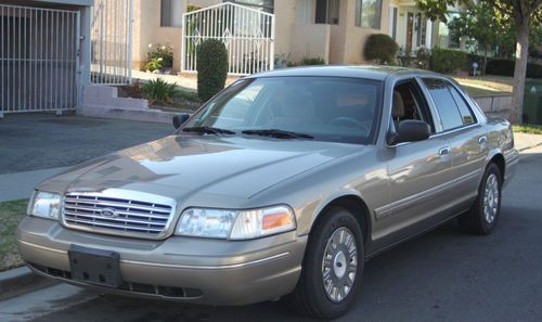 2004 ford crown victoria police interceptor sedan 4-door 4.6l