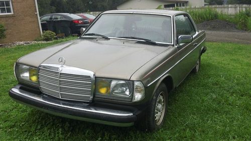 1985 mercedes-benz 300cd base coupe 2-door 3.0l