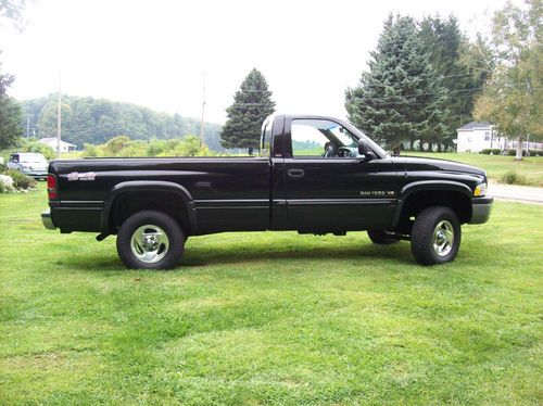2001 Dodge Ram 1500 4x4 Reg. Cab 8ft. Bed Black Nice Like Sport !, US $4,200.00, image 4