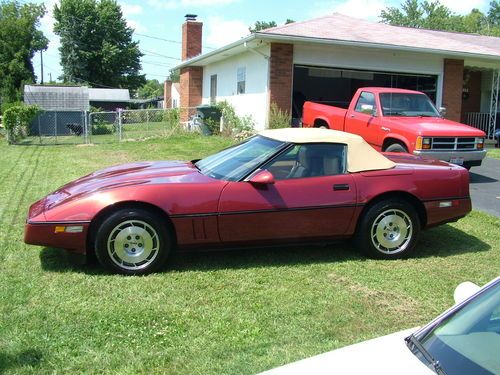 86 corvette convertable 1 owner-20200 miles,  very nice !!