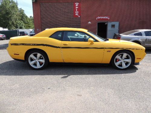 2012 dodge challenger srt8 coupe 2-door 6.4l yellow jacket