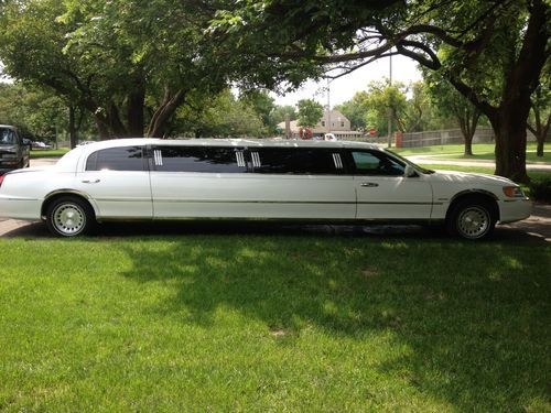 1999 lincoln town car executive limousine 4-door 4.6l