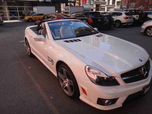 2009 mercedes-benz sl63 amg base convertible 2-door 6.3l only 16,500 miles