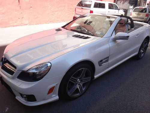 2009 Mercedes-Benz SL63 AMG Base Convertible 2-Door 6.3L ONLY 16,500 MILES, image 2