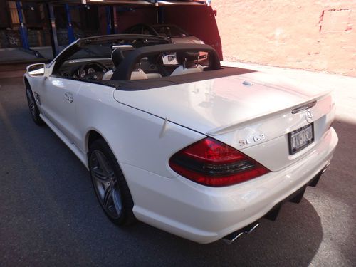 2009 Mercedes-Benz SL63 AMG Base Convertible 2-Door 6.3L ONLY 16,500 MILES, image 3