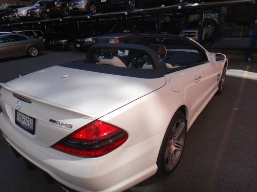2009 Mercedes-Benz SL63 AMG Base Convertible 2-Door 6.3L ONLY 16,500 MILES, image 5
