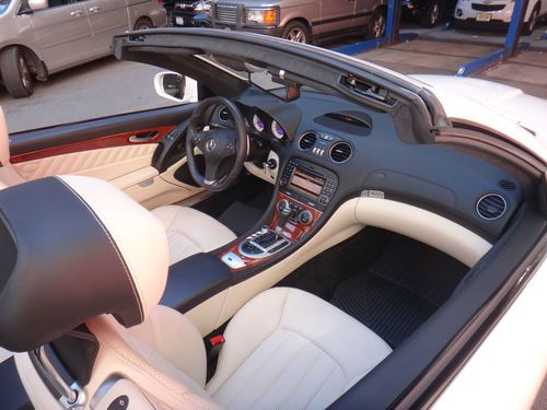 2009 Mercedes-Benz SL63 AMG Base Convertible 2-Door 6.3L ONLY 16,500 MILES, image 6