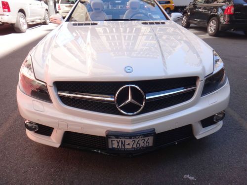 2009 Mercedes-Benz SL63 AMG Base Convertible 2-Door 6.3L ONLY 16,500 MILES, image 10