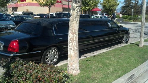 2004 lincoln town car  10 passenger limousine