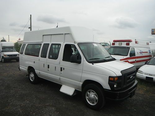 08 ford e250 handicap van wheel chair lift braun lift runs perfect clean