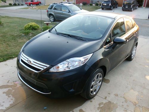 2011 ford fiesta se sedan 4-door 1.6l