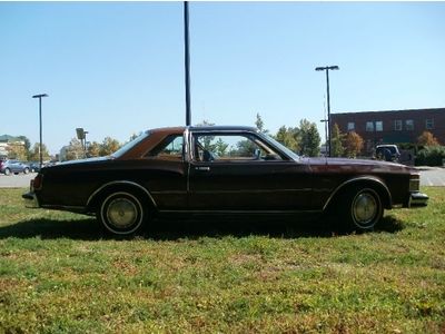 TOWN & COUNTRY Coupe 2 DOOR RARE LOW MILES (LIKE PARK FIFTH AVE ) NO RESERVE, image 6