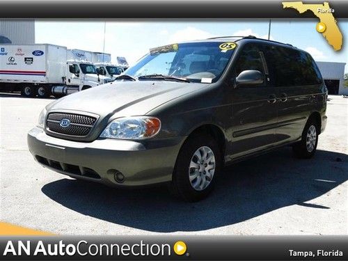 Kia sedona lx mini van clean carfax 55k miles