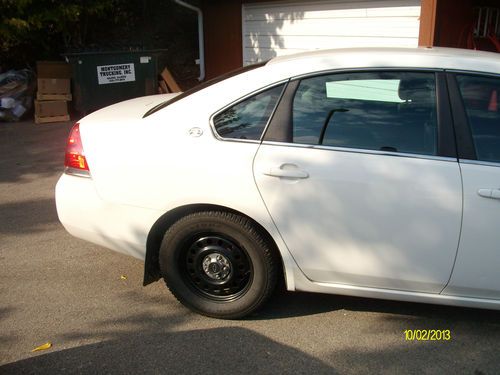 2008 Chevy Impala LS retired squad car, image 3