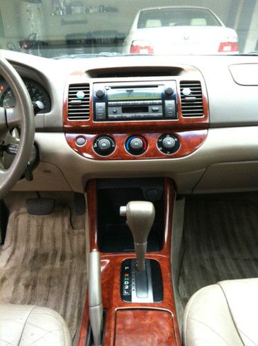 2002 Toyota Camry XLE Sedan 4-Door 2.4L, image 7