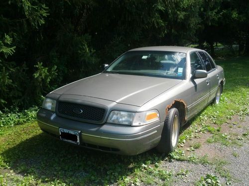 2001 ford crown victoria lx sedan 4-door 4.6l