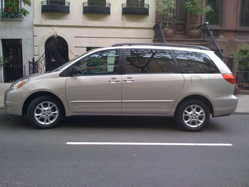 Toyota sienna le 2004
