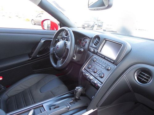 2014 Nissan GT-R Premium Coupe 2-Door 3.8L (SOLID RED), US $98,900.00, image 3