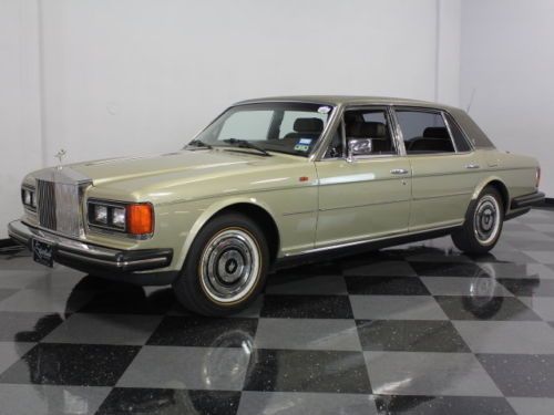 Very clean rolls silver spur, only 37k original miles, excellent interior