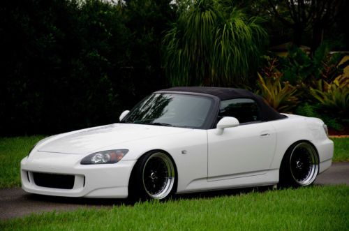 Convertible, malenium pearl white, black interior, great condition, racing