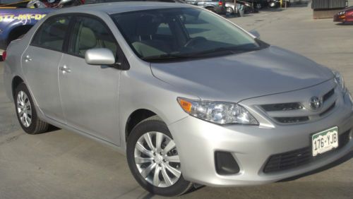 2012 toyota corolla le sedan 4-door 1.8l
