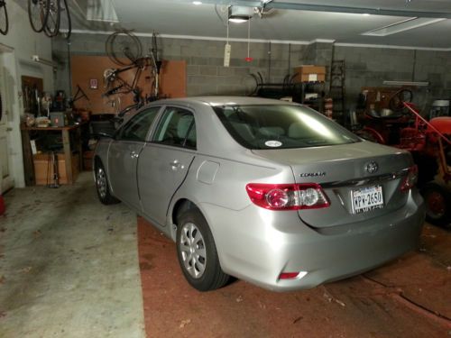 2011 toyota corolla base sedan 4-door 1.8l - manual transmission