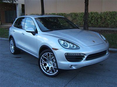 2011 porsche cayenne s silver-black.