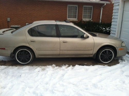 2000 nissan maxima se sedan 4-door 3.0l