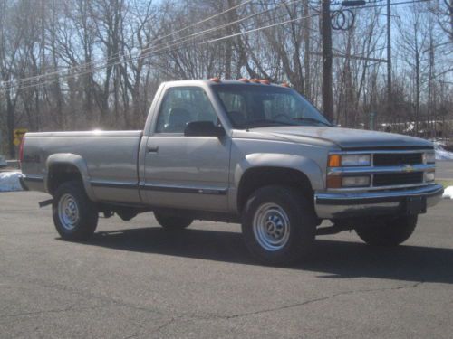 2000 chevy 3500 pick up truck v8 4x4 one owner only 65k bedliner dont miss it!!!