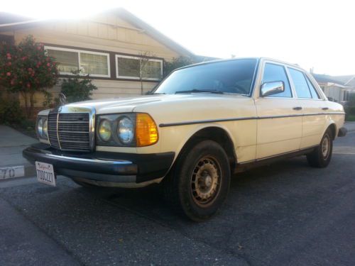 CLASSIC MERCEDES BENZ 300D TURBO DIESEL / CALIFORNIA CAR / NO RUST / NO RESERVE, image 5