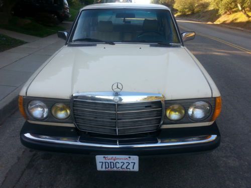 CLASSIC MERCEDES BENZ 300D TURBO DIESEL / CALIFORNIA CAR / NO RUST / NO RESERVE, image 6