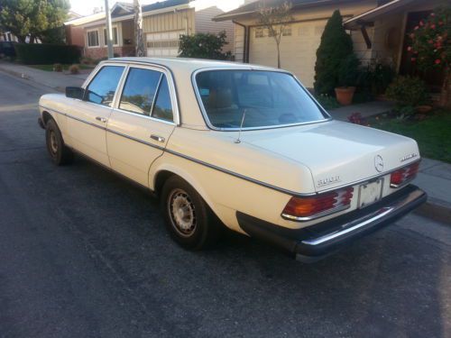 CLASSIC MERCEDES BENZ 300D TURBO DIESEL / CALIFORNIA CAR / NO RUST / NO RESERVE, image 7