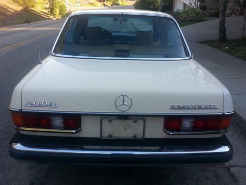 CLASSIC MERCEDES BENZ 300D TURBO DIESEL / CALIFORNIA CAR / NO RUST / NO RESERVE, image 8