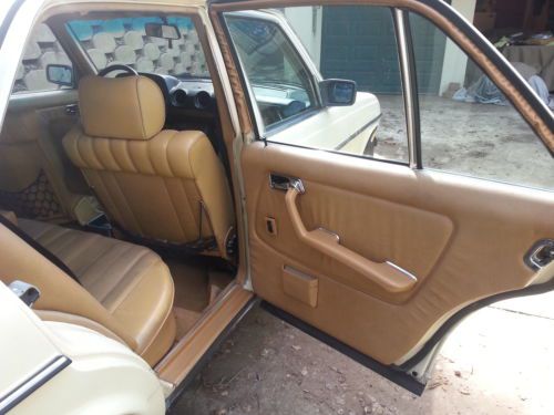 CLASSIC MERCEDES BENZ 300D TURBO DIESEL / CALIFORNIA CAR / NO RUST / NO RESERVE, image 10