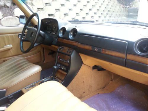 CLASSIC MERCEDES BENZ 300D TURBO DIESEL / CALIFORNIA CAR / NO RUST / NO RESERVE, image 12
