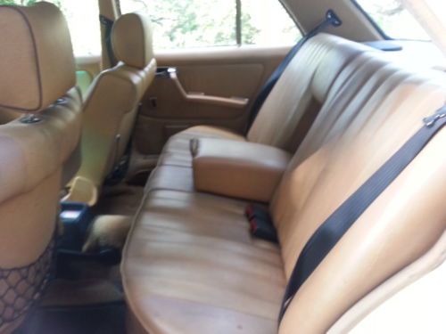 CLASSIC MERCEDES BENZ 300D TURBO DIESEL / CALIFORNIA CAR / NO RUST / NO RESERVE, image 13