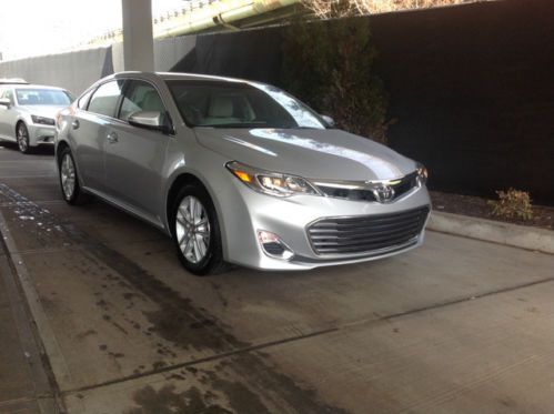 2013 toyota 4dr sdn xle